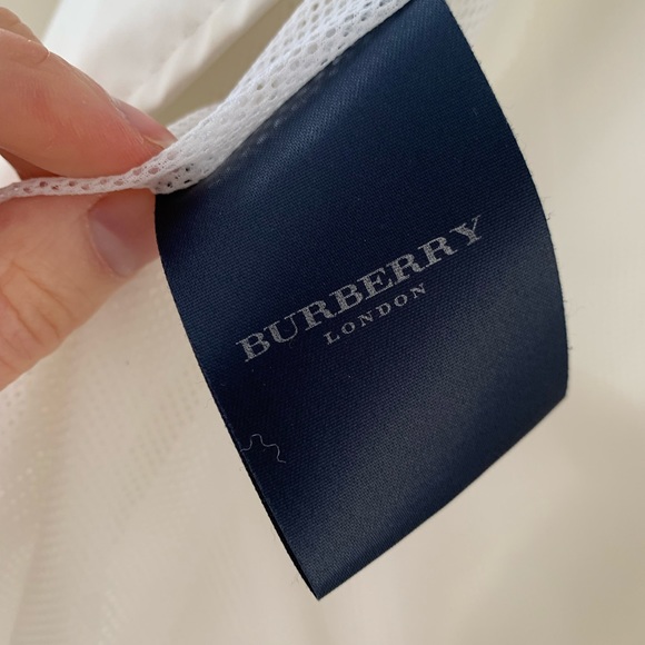 Burberry Short White Trench Coat - Picture 4 of 7